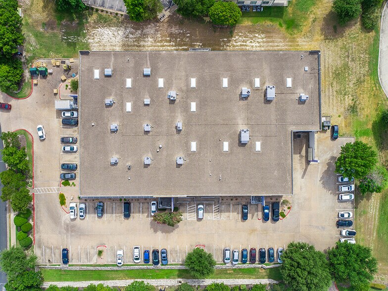 More Photos Of 8200 Cross Park Dr, Austin Light Distribution For Lease