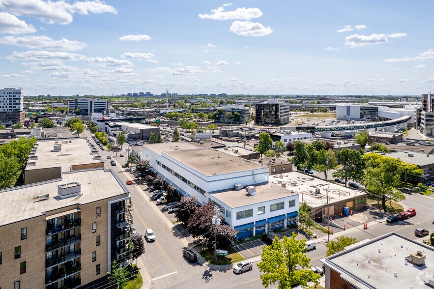More Photos Of 8340-8370 Labarre, Montréal Showroom For Lease