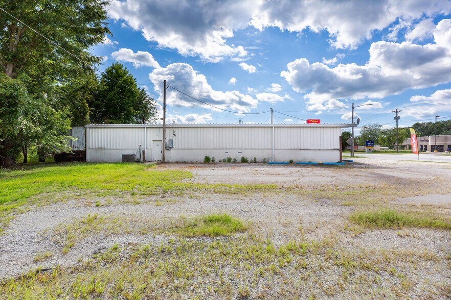 More Photos Of 203 Hillcrest Dr, Laurens Storefront Retail Office For Lease