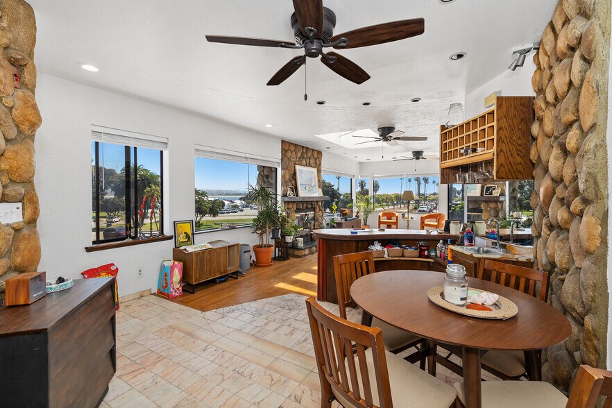 More Photos Of 3702-3710 Crown Point Dr, San Diego Apartments For Sale