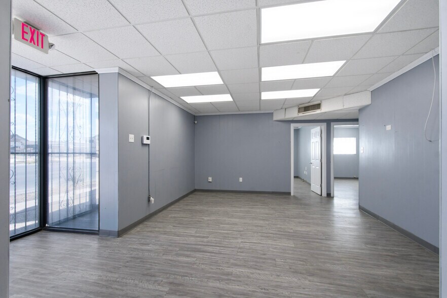 More Photos Of 300-305 S Grant Ave, Odessa Warehouse For Sale
