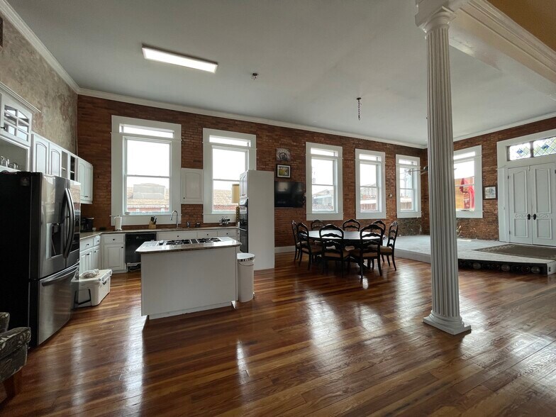 More Photos Of 117 N Jefferson Ave, Eatonton Storefront For Sale