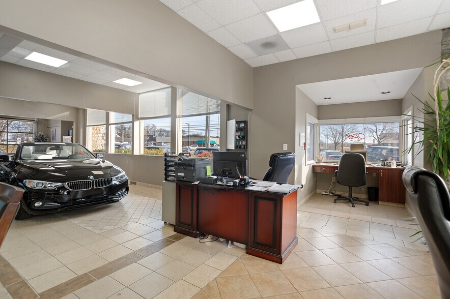 More Photos Of 2000 Columbia Ave, Franklin Freestanding For Sale