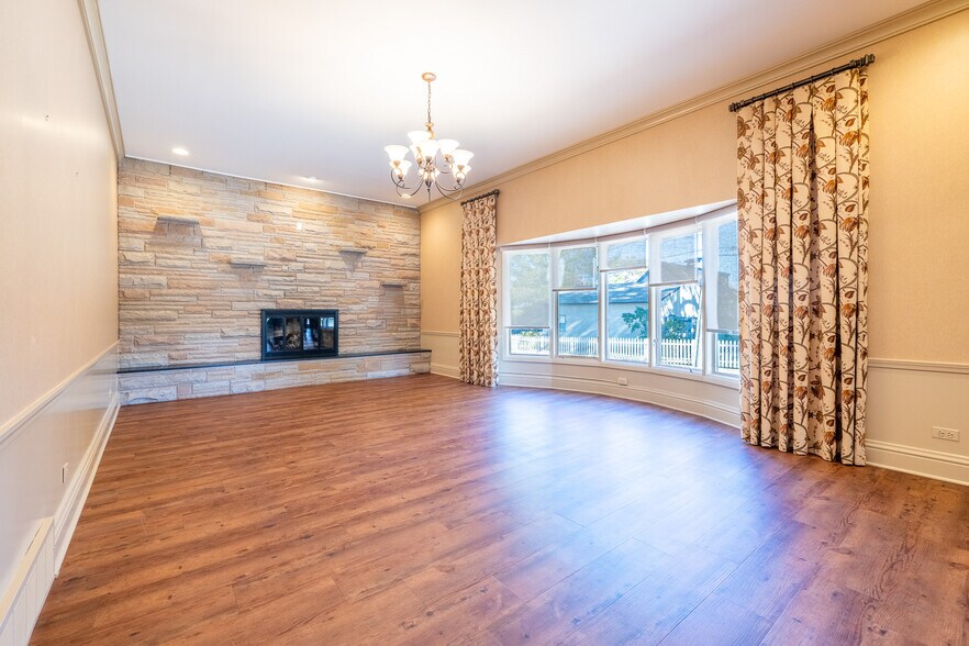 More Photos Of 12 N Pistakee Lake Rd, Fox Lake Freestanding For Lease