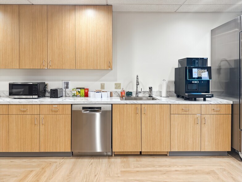 More Photos Of 3900 S Wadsworth Blvd, Lakewood Coworking Space