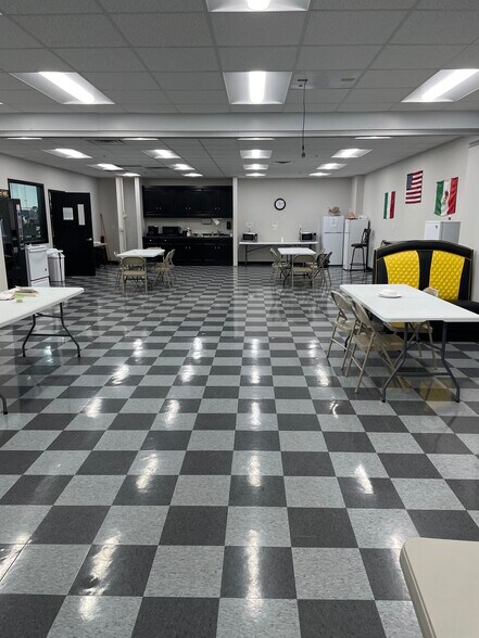 More Photos Of 2000 Middlebury St, Elkhart Service For Lease