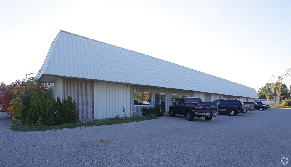 More Photos Of 17354 Teunis Dr, Spring Lake Warehouse For Lease
