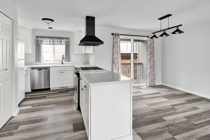 More Photos Of 1502 Burrows Ct, Anacortes Apartments For Sale