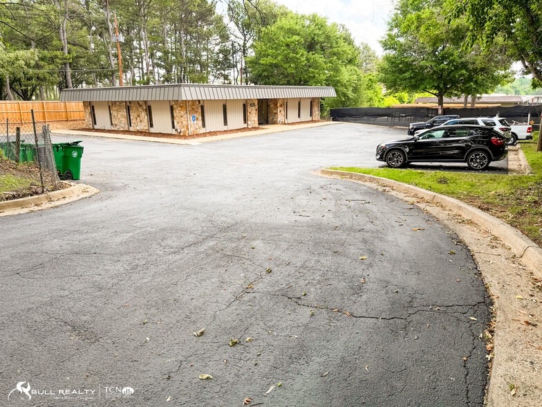 More Photos Of 2560 E Wesley Chapel Way, Decatur Office For Sale