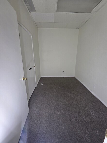 More Photos Of 44143-44147 20th St W, Lancaster Medical For Sale