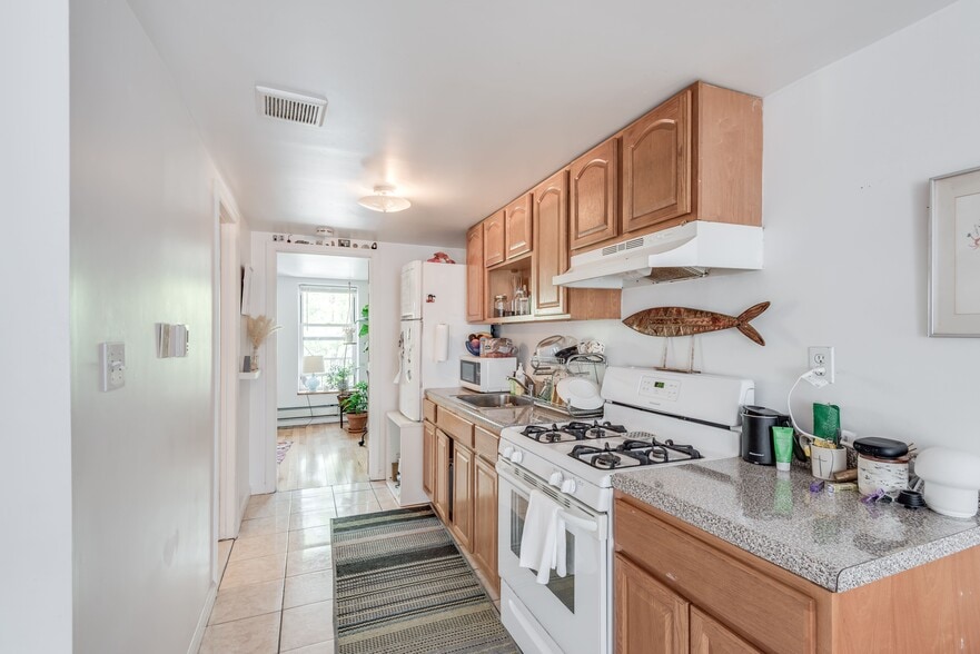 More Photos Of 489 Myrtle Ave, Brooklyn Storefront Retail Residential For Sale