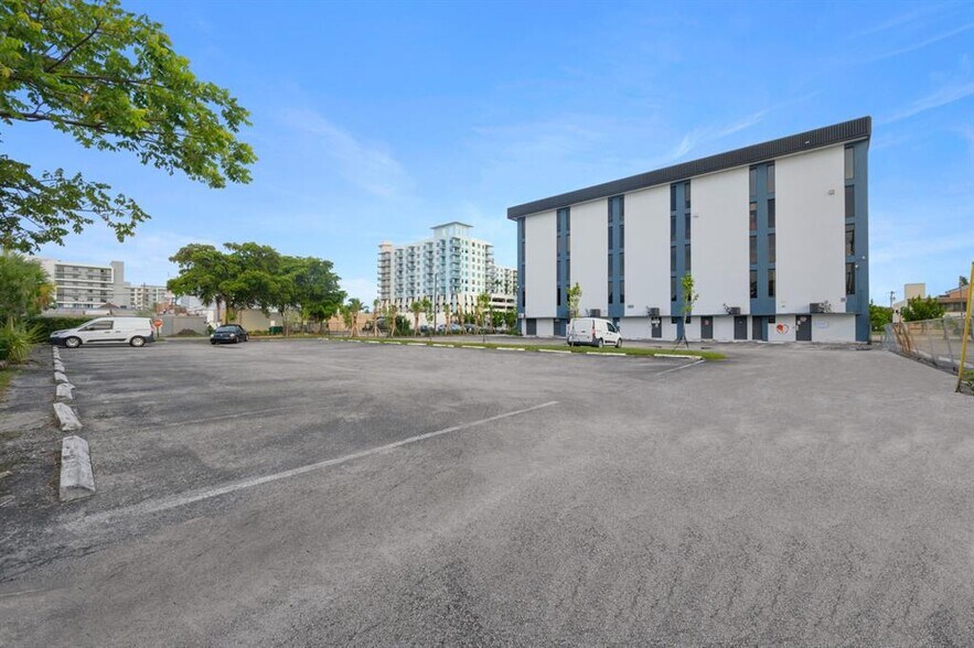 More Photos Of 2131 Hollywood Blvd, Hollywood Office Residential For Lease