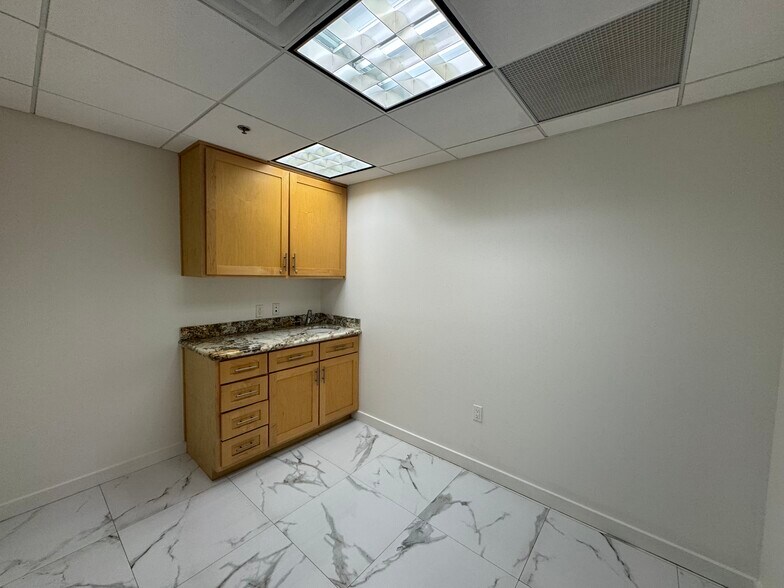More Photos Of 1932-1936 Huntington Dr, South Pasadena Medical For Lease