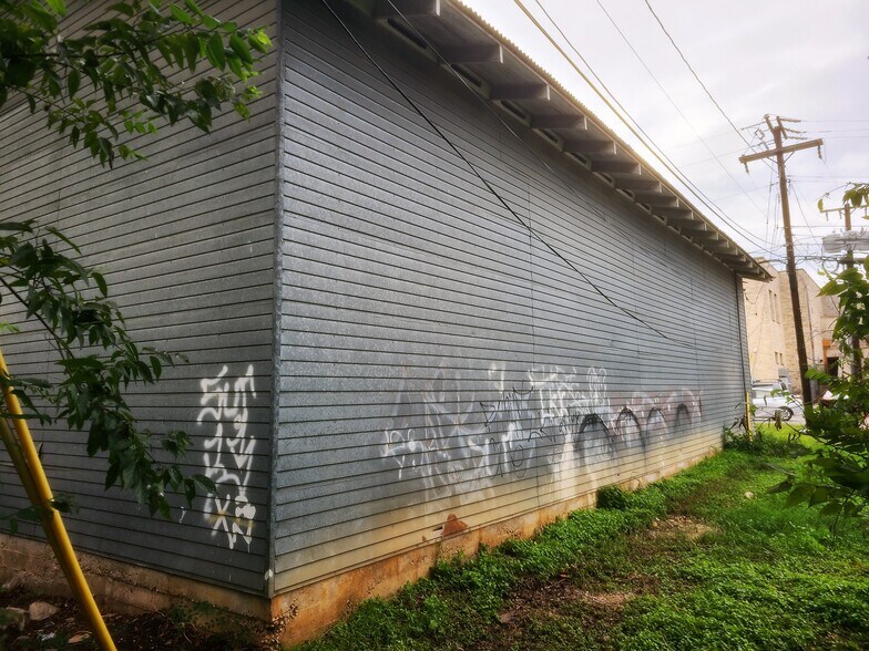 More Photos Of 105 N Sheppard St, Round Rock Restaurant For Sale