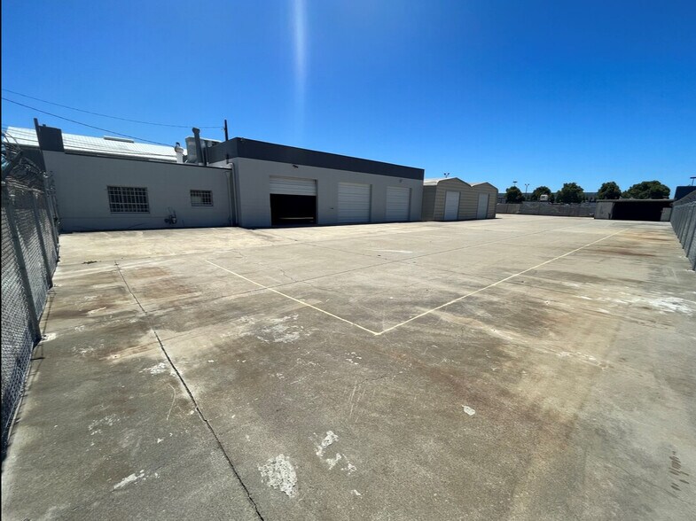 More Photos Of 1753 Timothy Dr, San Leandro Warehouse For Lease