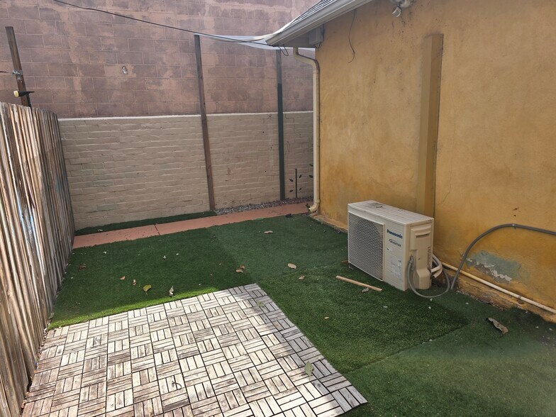 More Photos Of 910 S Victory Blvd, Burbank Storefront Retail Residential For Lease