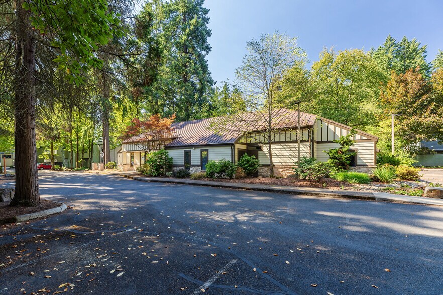 More Photos Of 4309 SW Oakridge Rd, Lake Oswego Medical For Sale