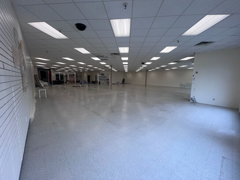 More Photos Of 8050-8098 Morgan Cir S, Bloomington General Retail For Lease
