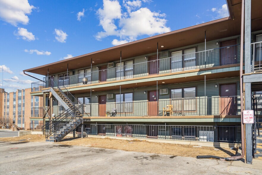 More Photos Of 3719 W 9th St, Waterloo Apartments For Sale