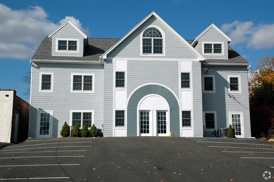 More Photos Of 74 Oak St, Ridgewood Office For Sale