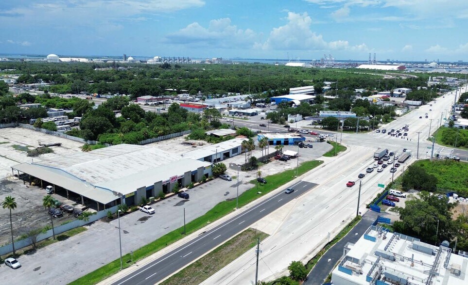 More Photos Of 5015 Causeway Blvd, Tampa Showroom For Sale