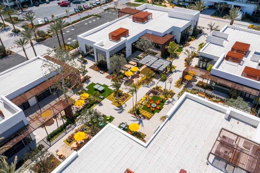 More Photos Of 980 W 190th St, Torrance Restaurant For Lease