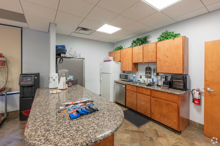 More Photos Of 3455 NE Loop 820, Fort Worth Office For Sale