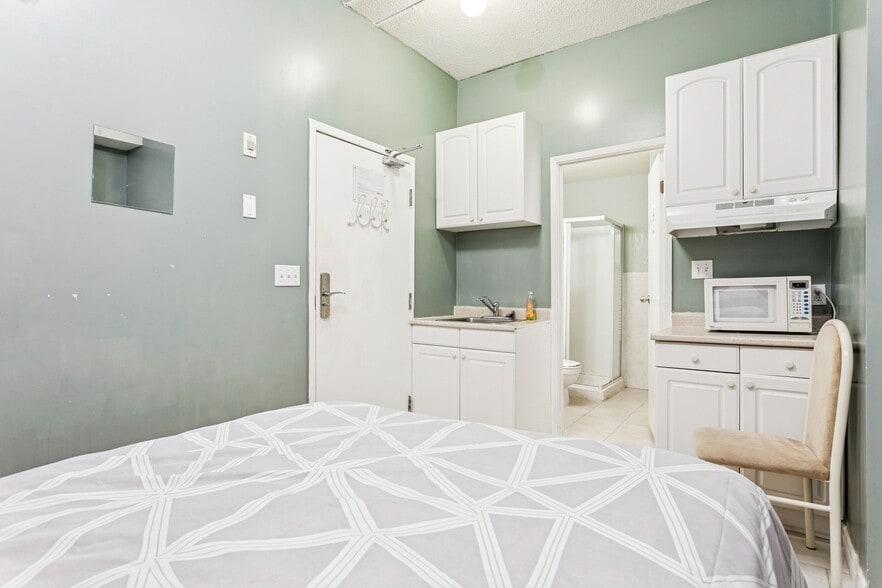 More Photos Of 135 Jarvis St, Toronto Hotel For Sale