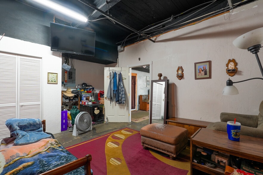 More Photos Of 1200 W Benedict St, Shawnee Office Residential For Sale