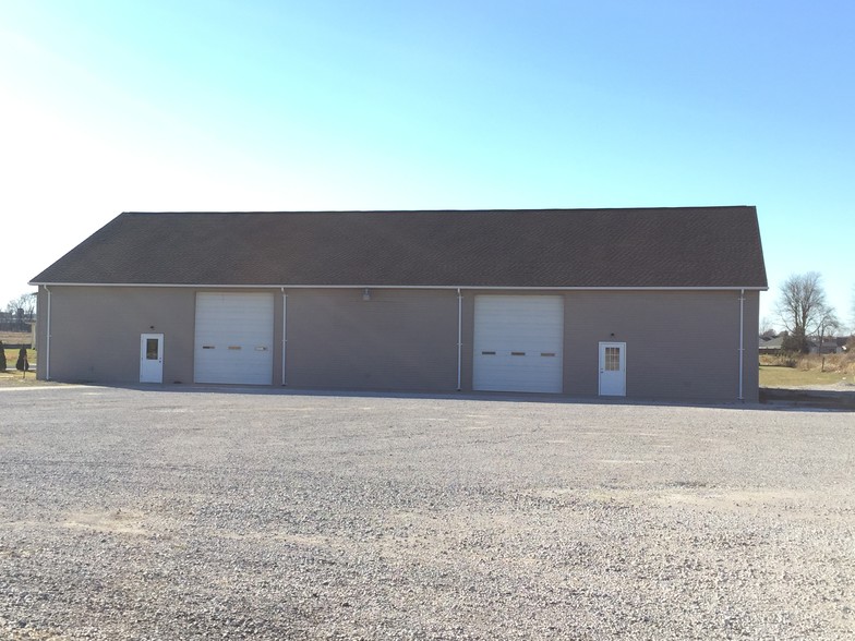 Primary Photo Of 1416 N Chestnut St, Huntingburg Warehouse For Lease