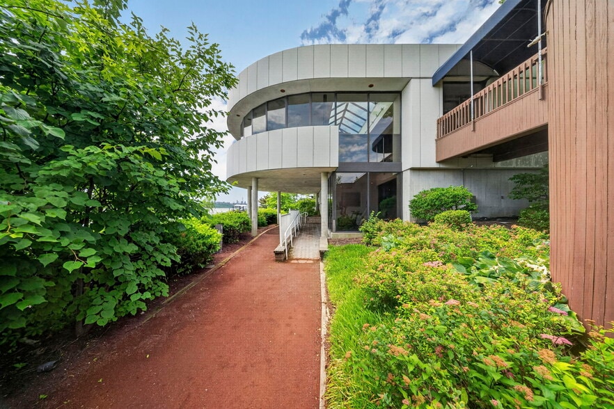 More Photos Of 1033-1077 River Rd, Edgewater Apartments For Sale