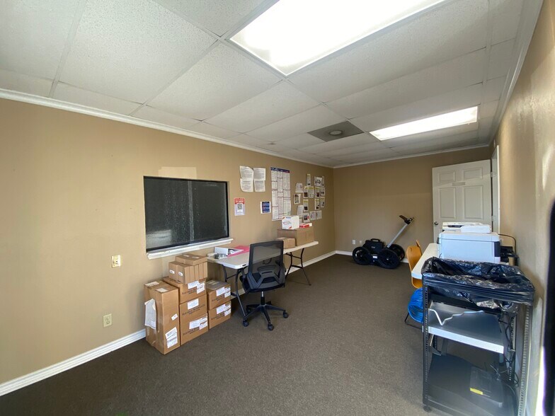 More Photos Of 12841 Highway 90, Beaumont Warehouse For Lease