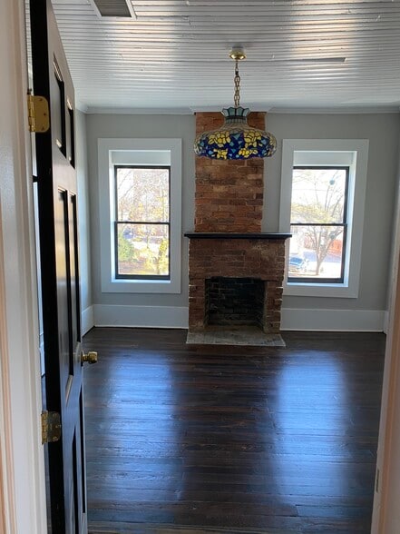 More Photos Of 1 W Main St, Buford Storefront Retail Office For Lease