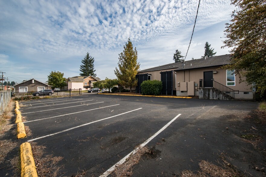 More Photos Of 106 E 2nd St, Molalla Medical For Sale