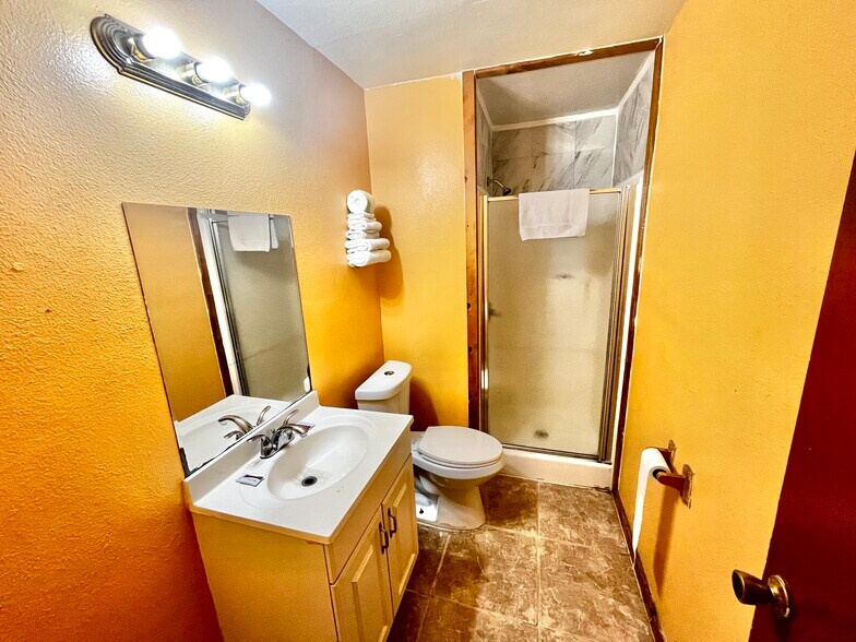 More Photos Of 215 N Broadway St, Post Hotel For Sale