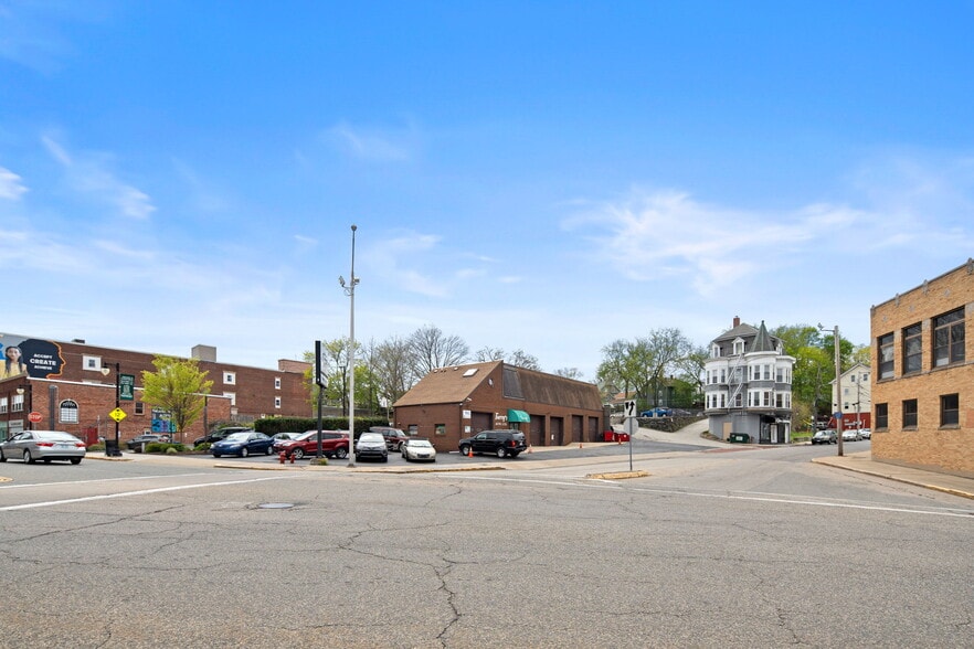 More Photos Of 18 Blackstone St, Woonsocket Auto Repair For Sale