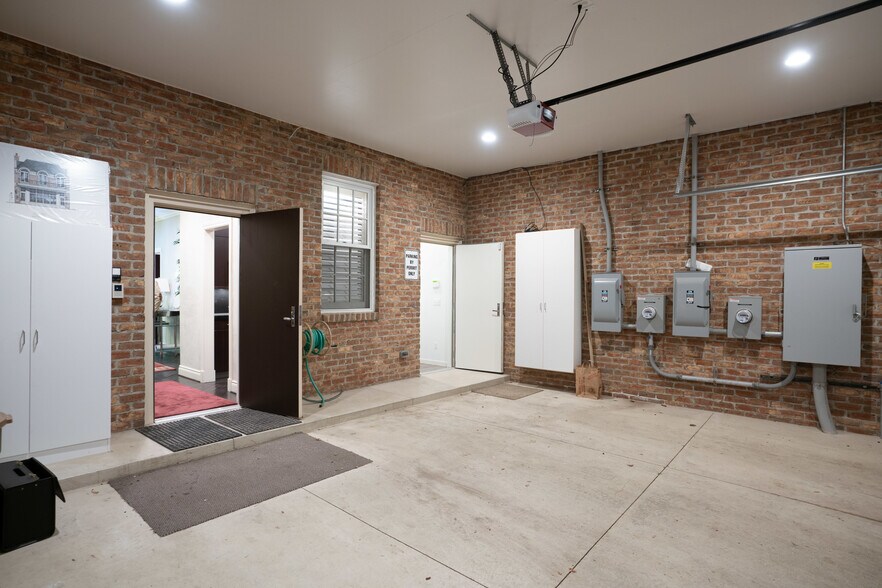 More Photos Of 112 Kercheval Ave, Grosse Pointe Farms Office Residential For Lease