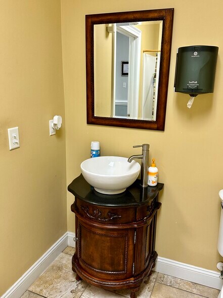 More Photos Of 700B Cromwell Dr, Greenville Office For Lease