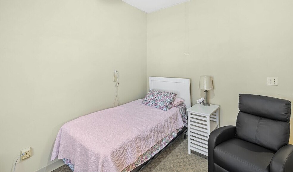 More Photos Of 100 W Lake Professional Park, Geneva Apartments For Sale