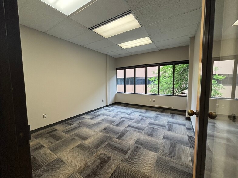 More Photos Of 3900 Arctic Blvd, Anchorage Office For Sale