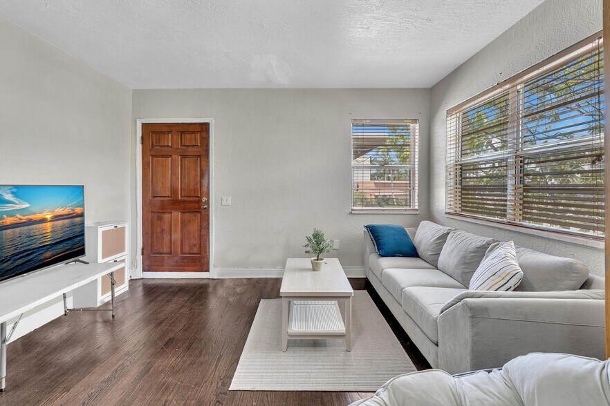 More Photos Of 836 W 40th St, Miami Beach Apartments For Sale