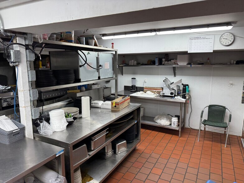 More Photos Of 1855 Gulf Blvd, Englewood Bar For Sale