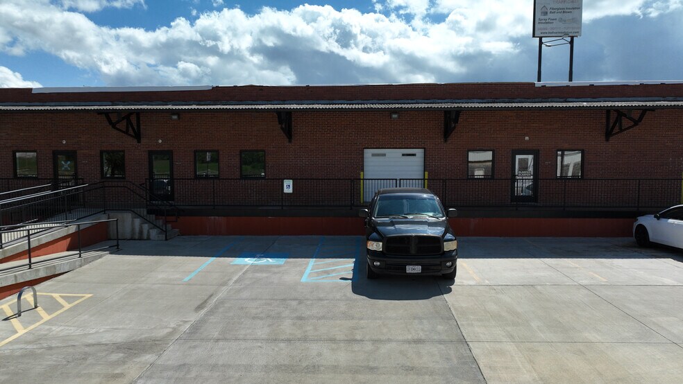 More Photos Of 224 N Stewart Ave, Springfield Warehouse For Lease