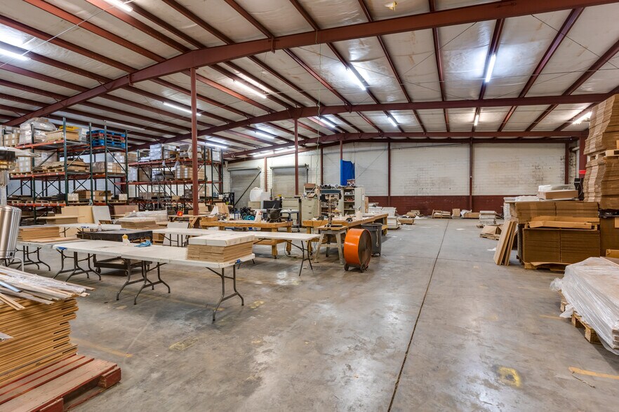 More Photos Of 520 Lovers Lane Rd, Calhoun Warehouse For Sale