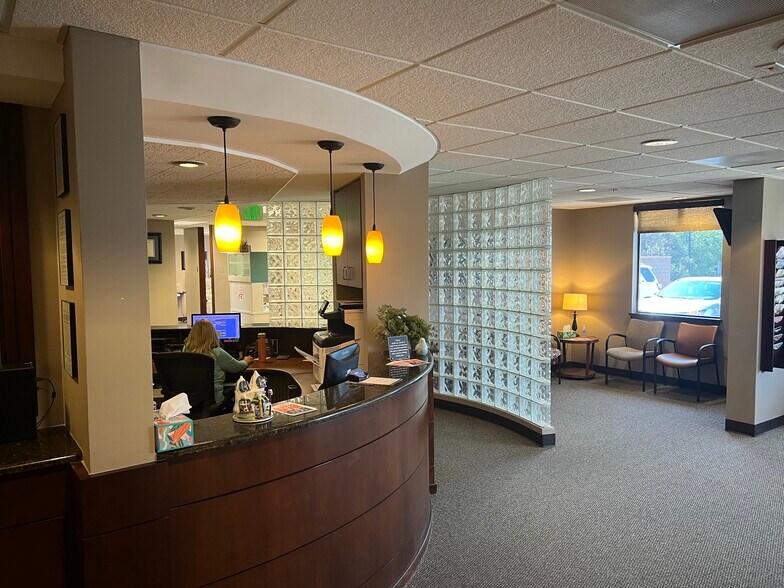 More Photos Of 19700 E Parker Square Dr, Parker Healthcare For Lease