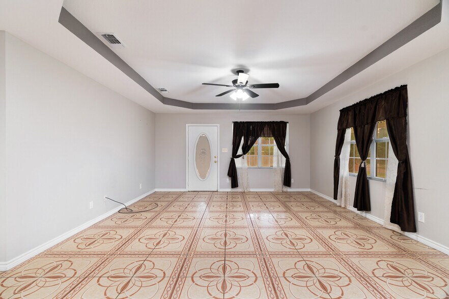 More Photos Of 6210 Lamar Rd, Reno Flex For Sale