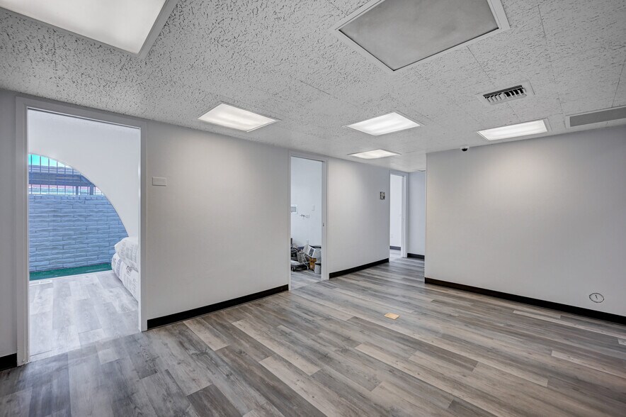 More Photos Of 1500 E Desert Inn Rd, Las Vegas Office Residential For Lease