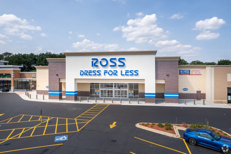 More Photos Of 100-298 W Roosevelt Rd, Villa Park Unknown For Lease