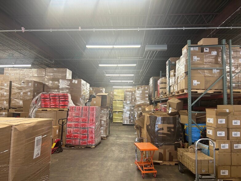 More Photos Of 444 Bayview Ave, Inwood Warehouse For Sale