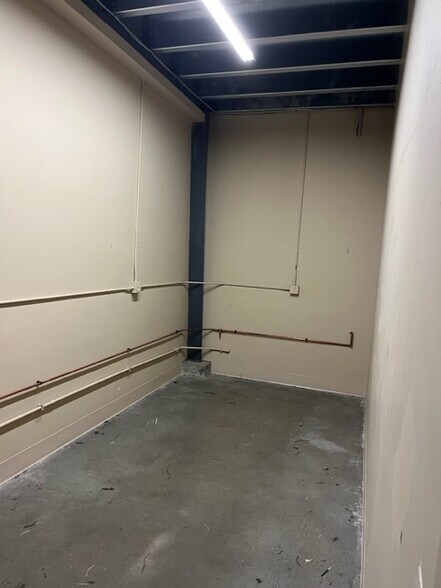 More Photos Of 1770 Airport Way S, Seattle Showroom For Lease